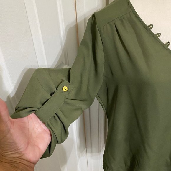 Rue 21 M Light Weight 3/4 Length Sleeves w/Button - Picture 2 of 8